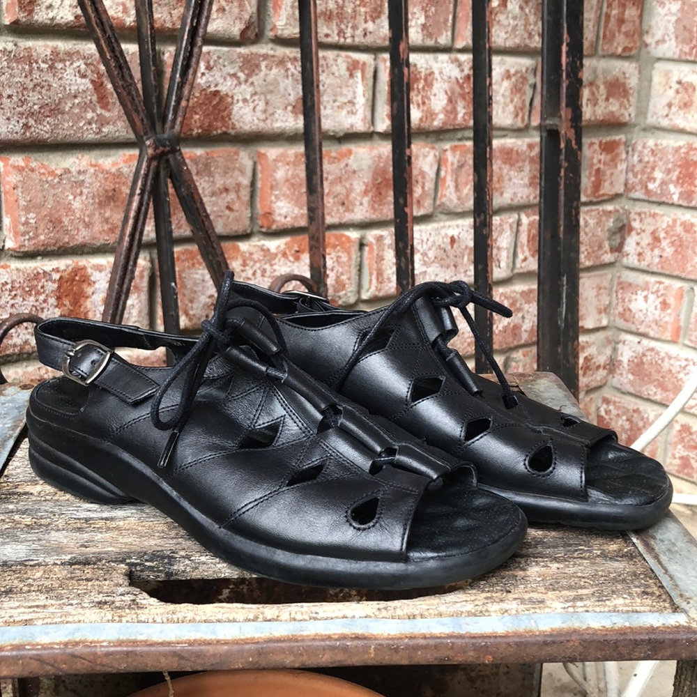 I love comfort Kylee black buckle strap sandals
